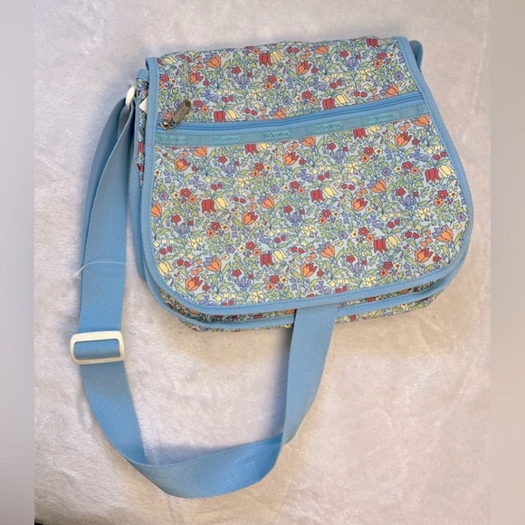 Vintage LeSportsac Blue Floral Nylon Crossbody Saddle Bag NWT USA - Picture 13 of 13